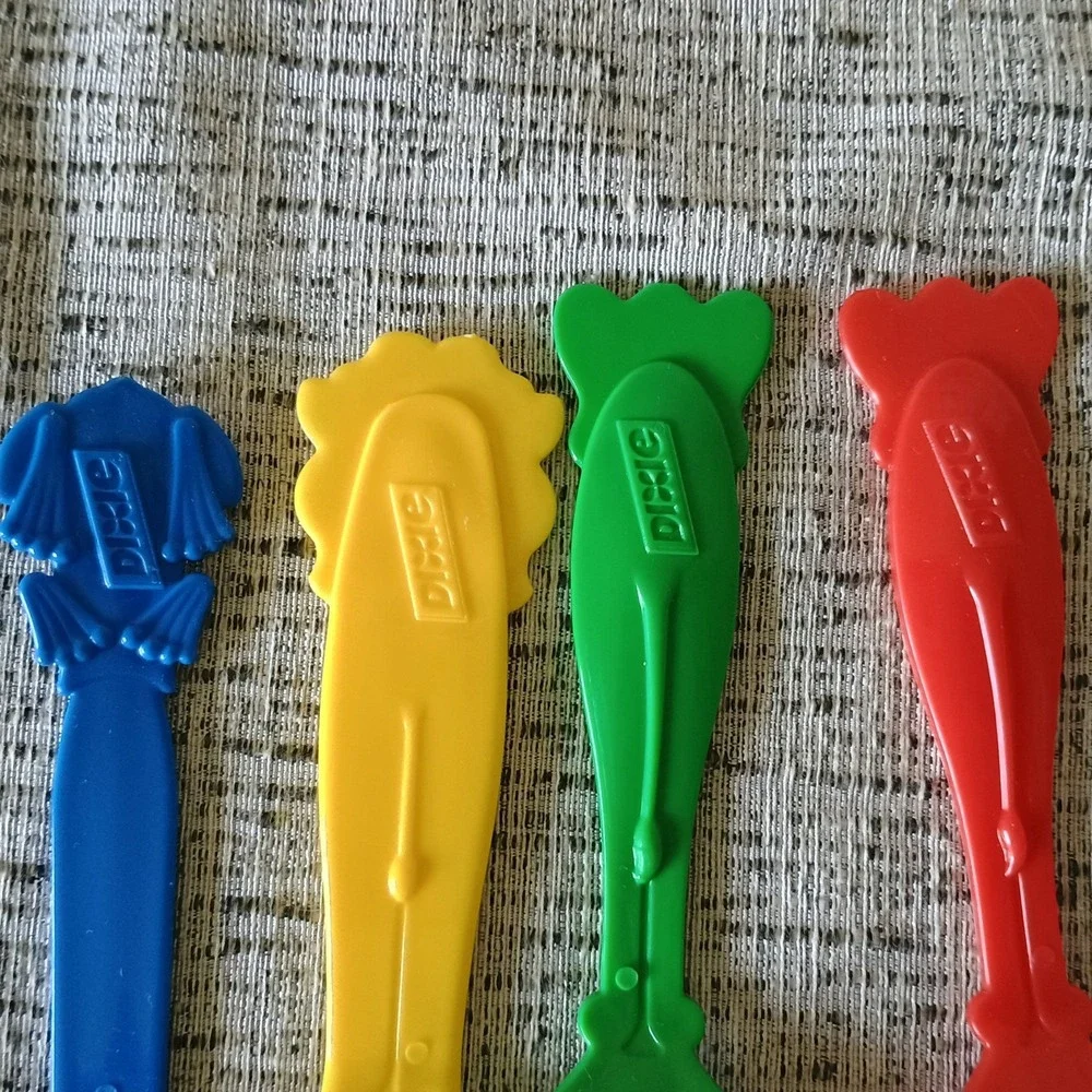 Vintage Dixie Animal Plastic Utensils 24pc Set Forks Spoons Primary Colors 90s